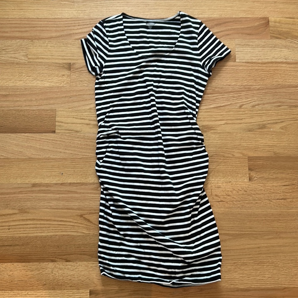 Gently Used. Fitted Old Navy Maternity Dress. Size Medium